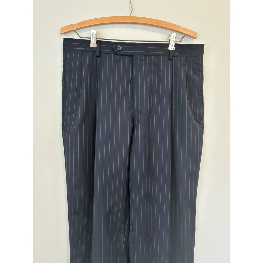 Jos A Bank Mens Gray Pinstripe Wool/ Cashmere Blend Suit,‎ 41R Jacket,35 R Pants